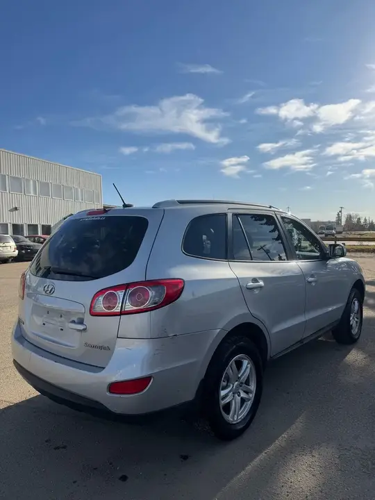 Hyundai Santa Fe 2010 photo 3