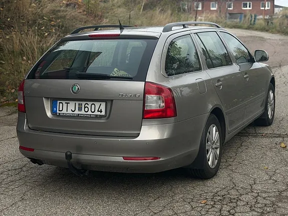 Skoda Octavia 2010 photo 4