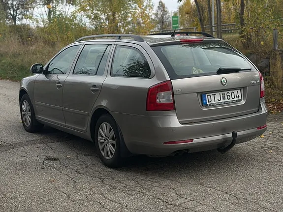 Skoda Octavia 2010 photo 5
