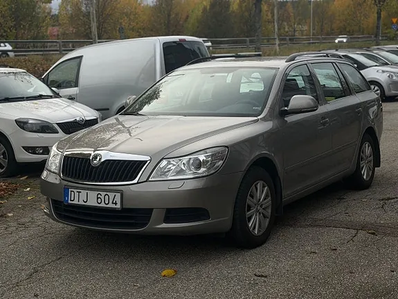 Skoda Octavia 2010 photo 2