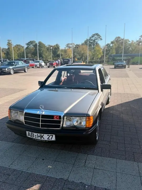 Mercedes-Benz 190E