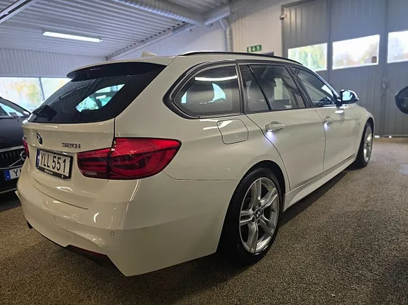 BMW 320I 2018 photo 3