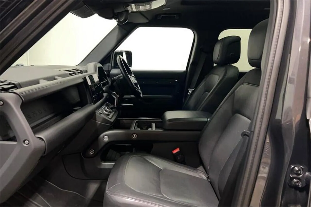 Land Rover Defender 110 2022 photo 4
