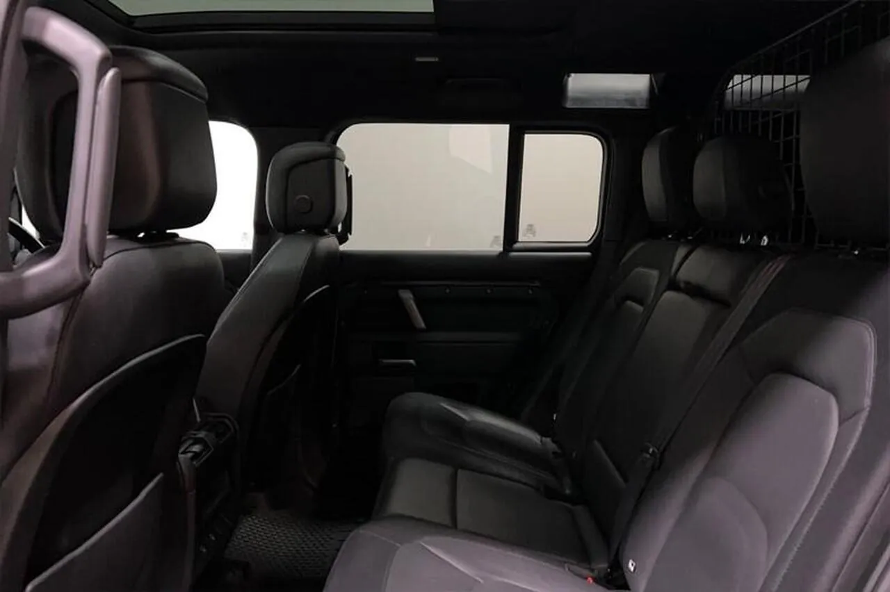 Land Rover Defender 110 2022 photo 5
