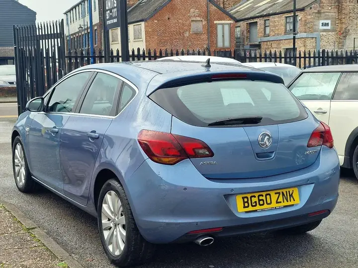 Vauxhall Astra 2010 photo 4
