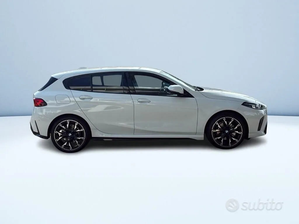 BMW 1 Series 2025 photo 4