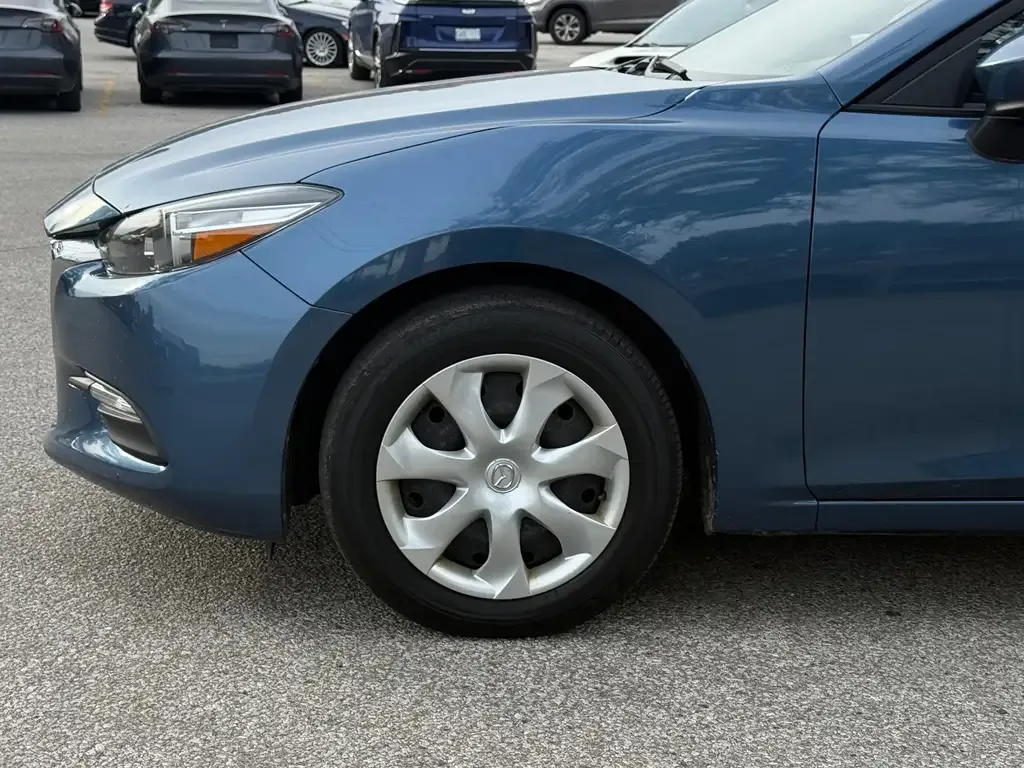 Mazda 3 2018 photo 2