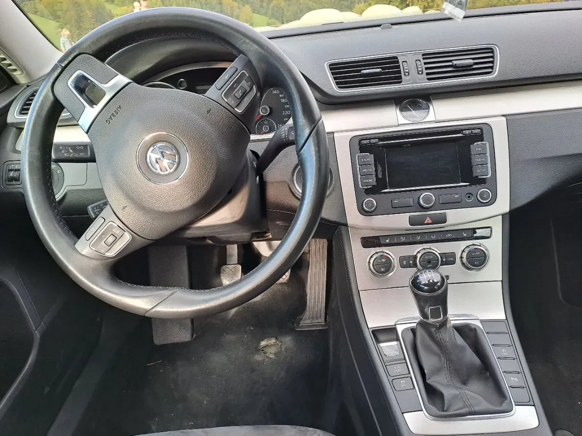 Volkswagen Passat 2014 photo 2