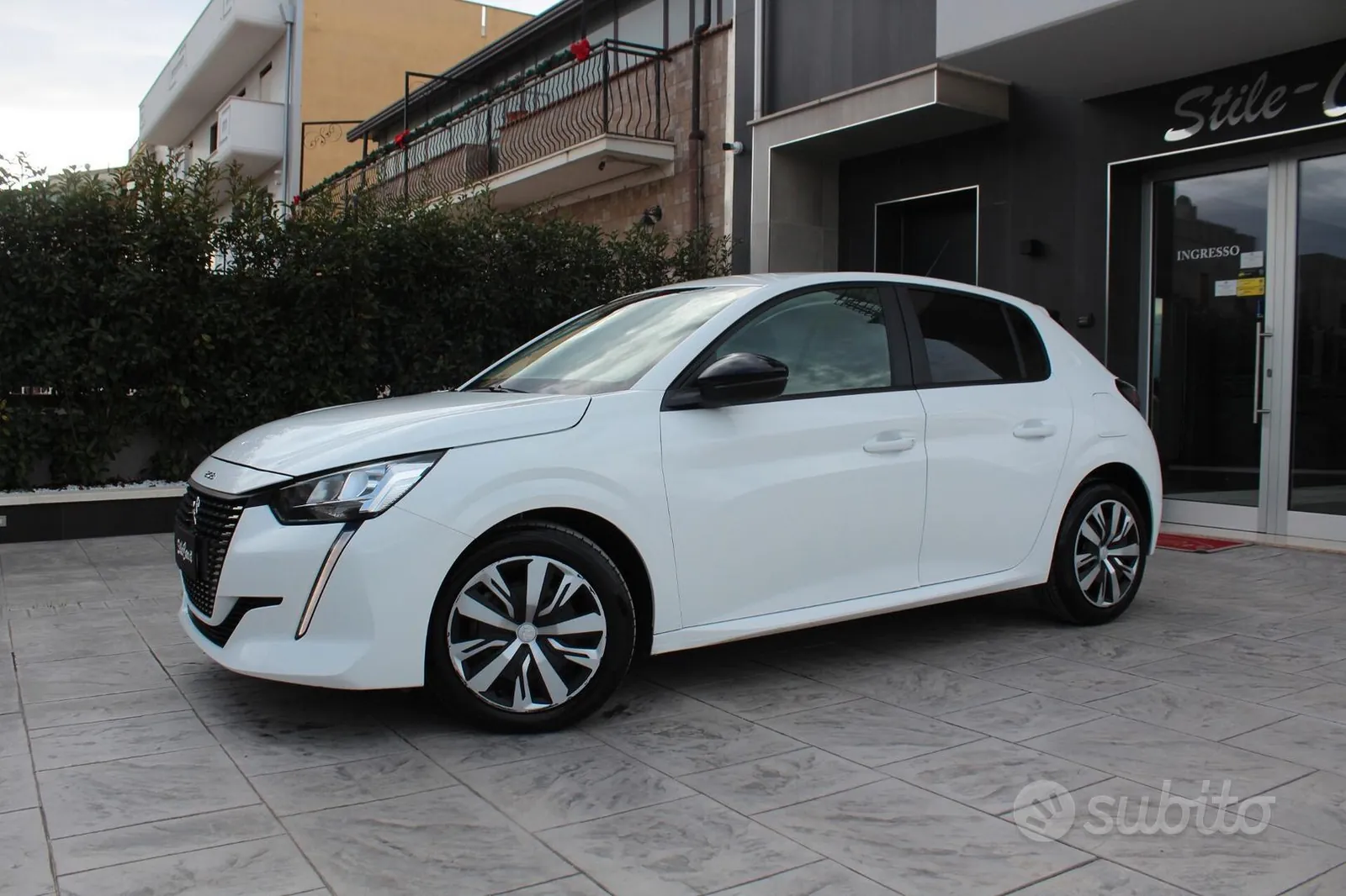 Peugeot 208 2023 photo 3