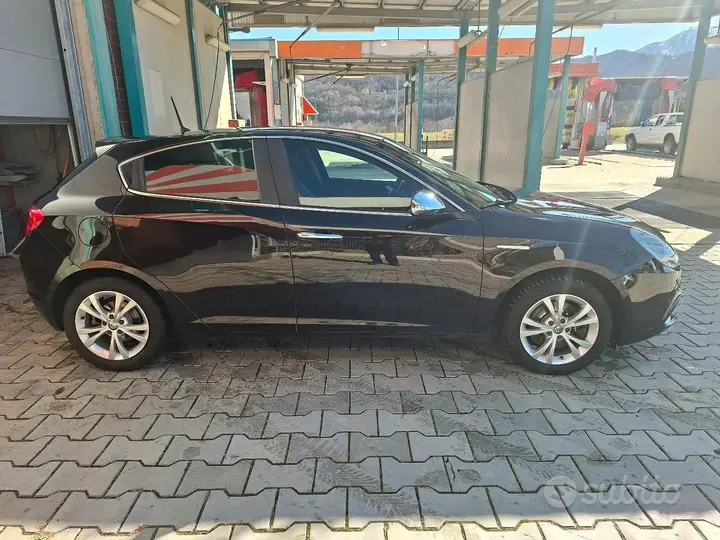 Alfa Romeo Giulietta 2014 photo 4