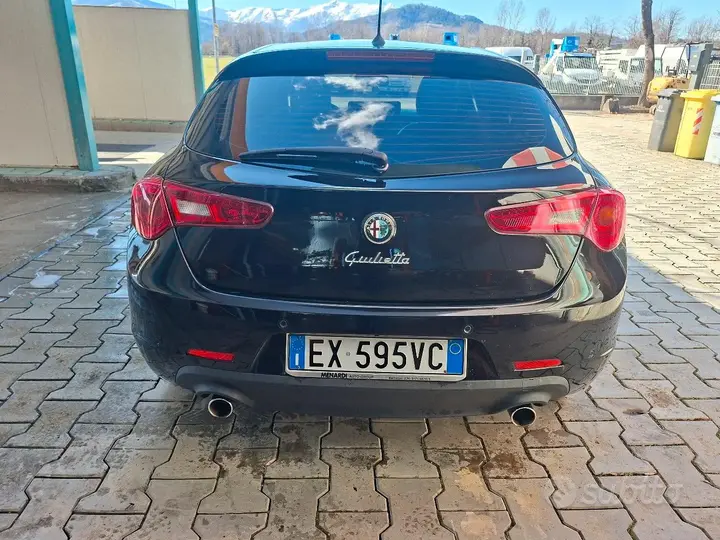 Alfa Romeo Giulietta 2014 photo 2