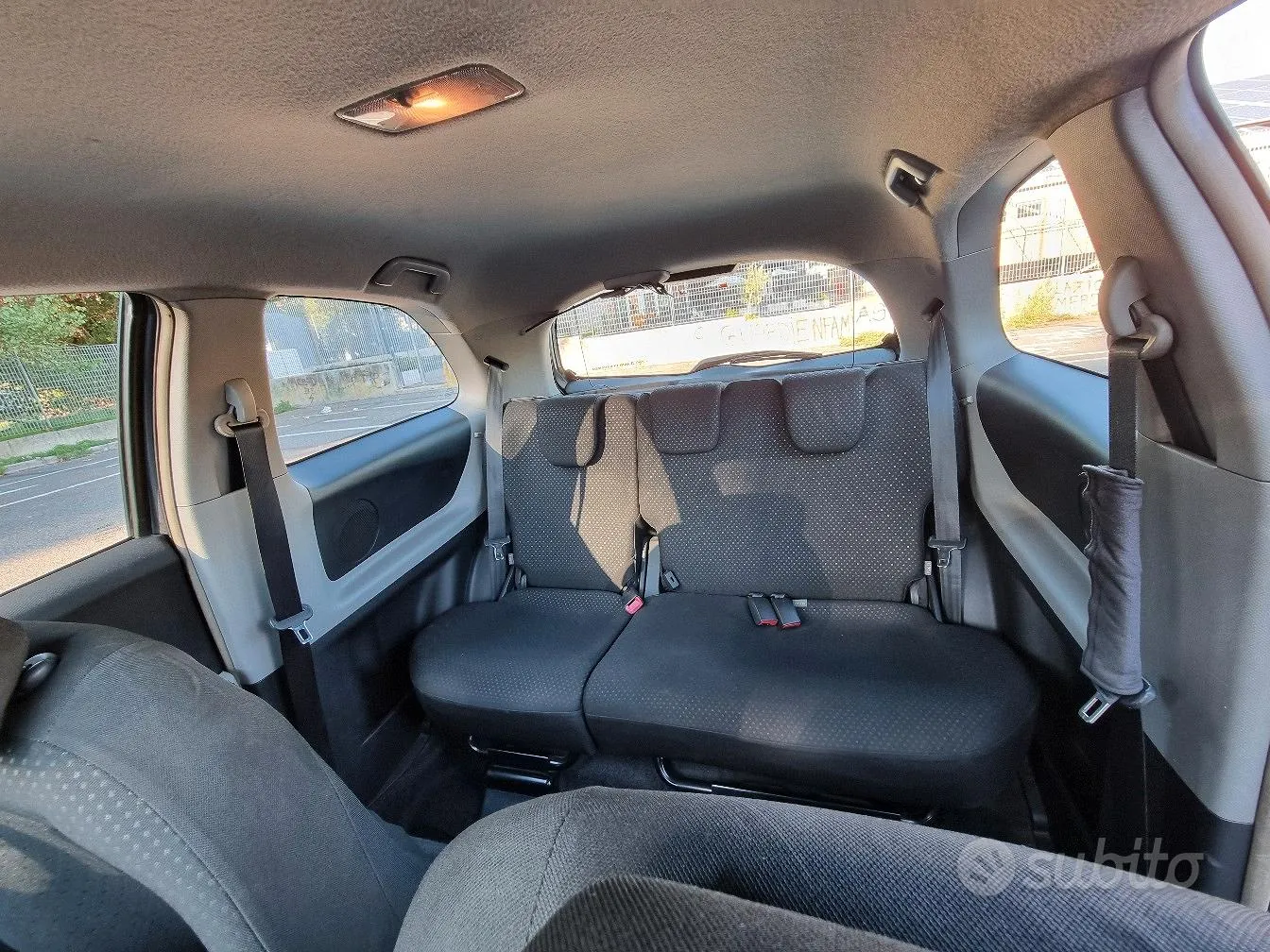 Toyota Yaris 2011 photo 5