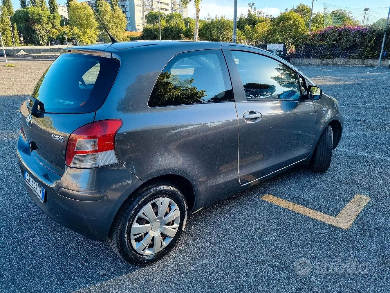 Toyota Yaris 2011 photo 3