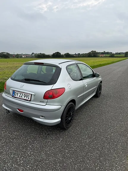 Peugeot 206 2005 photo 2