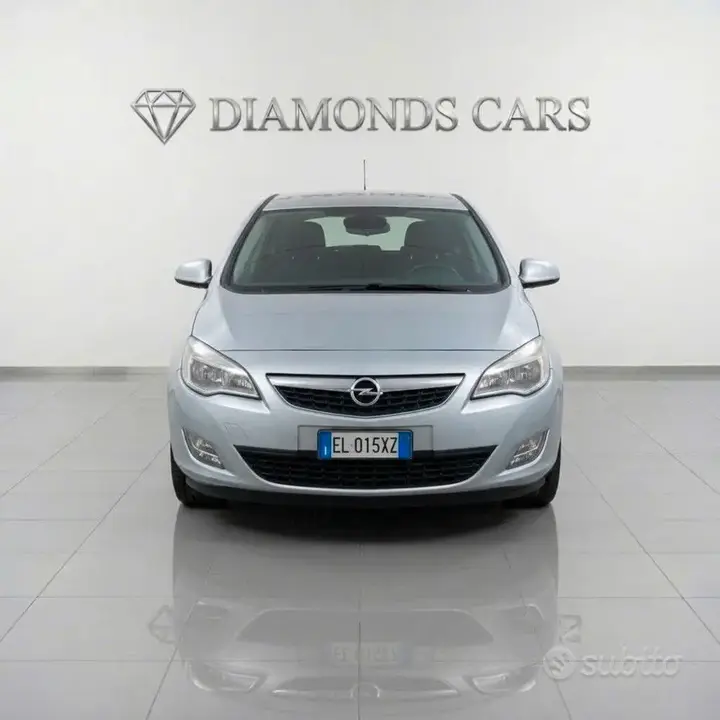 Opel Astra 2012 photo 3