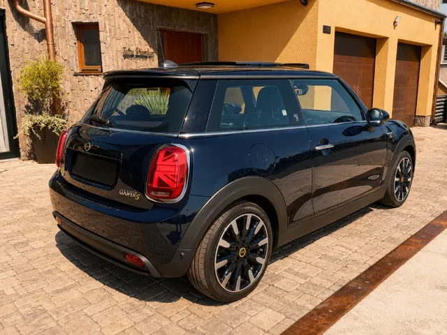 Mini Cooper E 2023 photo 2