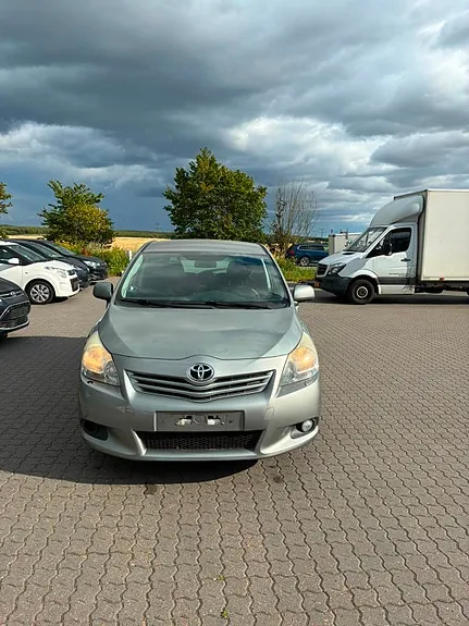 Toyota Verso 2012 photo 2