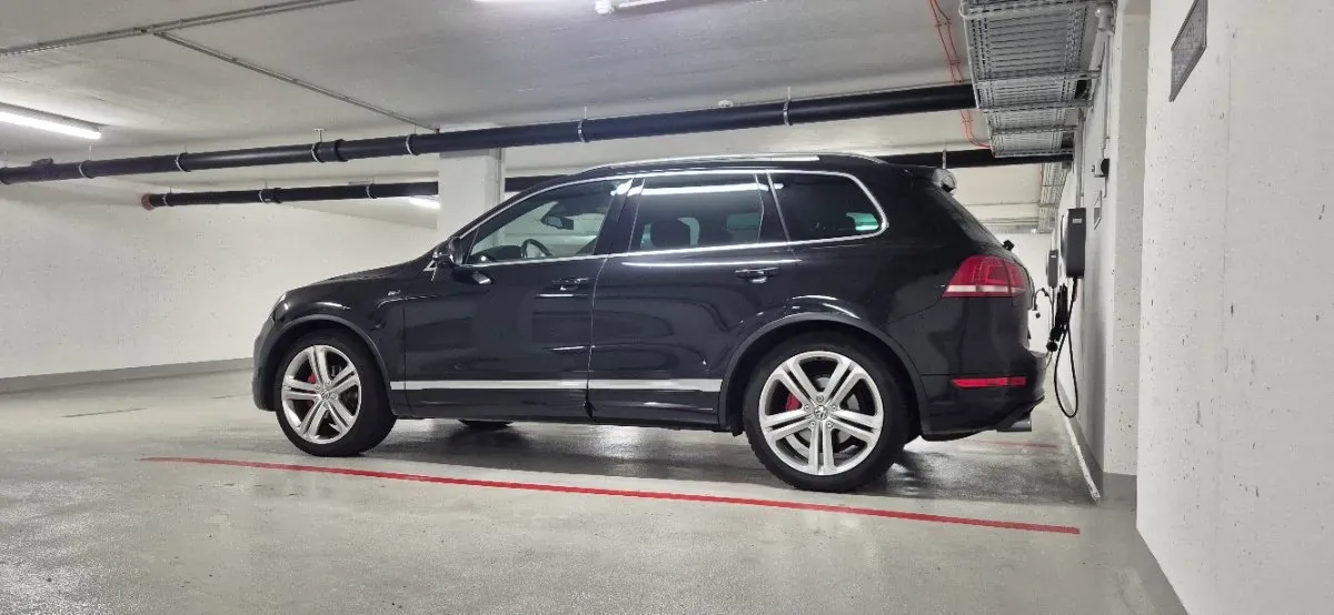 Volkswagen Touareg 2012 photo 2
