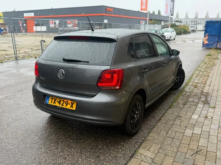 Volkswagen Polo 2011 photo 2