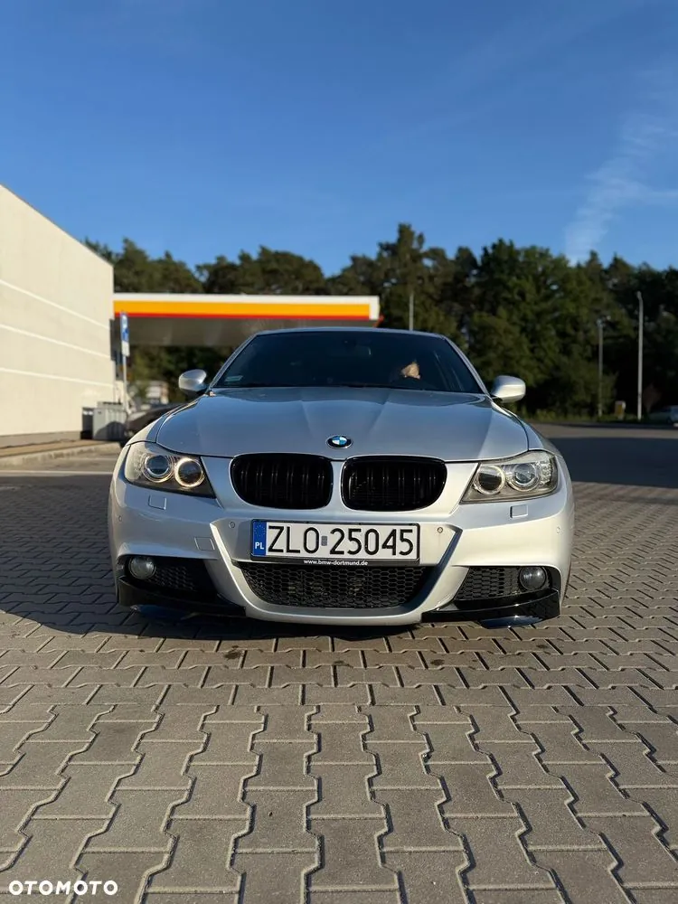 BMW 3 Series 2010 photo 2