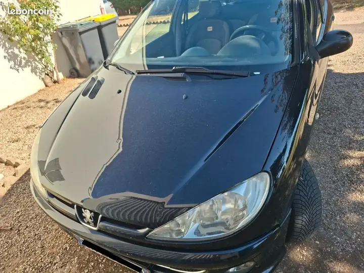 Peugeot 206 2008 photo 2