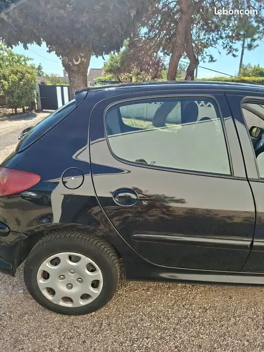 Peugeot 206 2008 photo 3