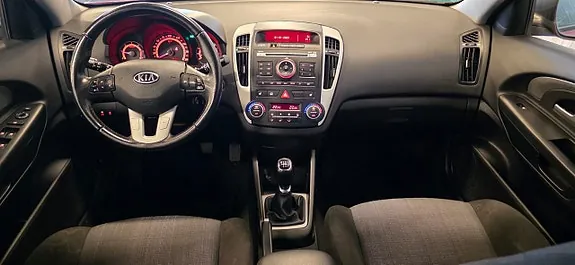 Kia Ceed 2010 photo 5