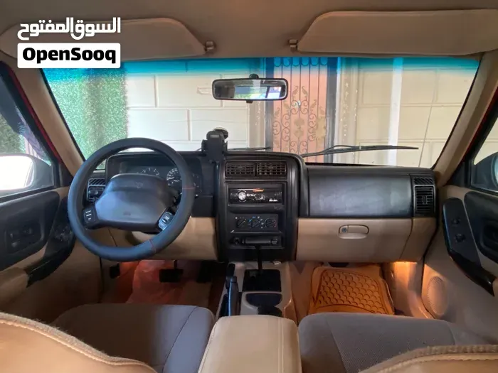 Jeep Cherokee 2000 photo 2