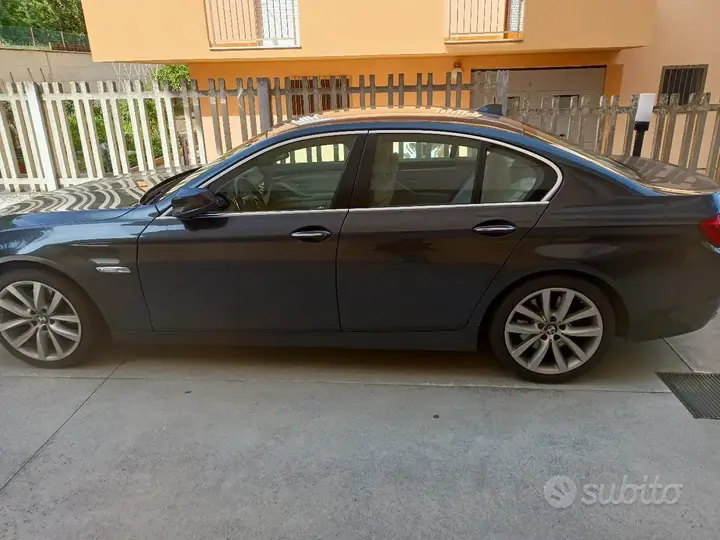 BMW 530 2010 photo 2