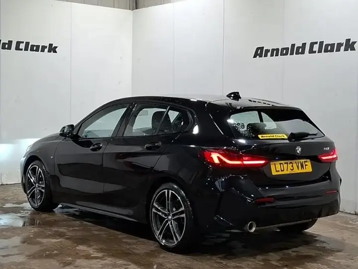 BMW 1 Series 2023 photo 2