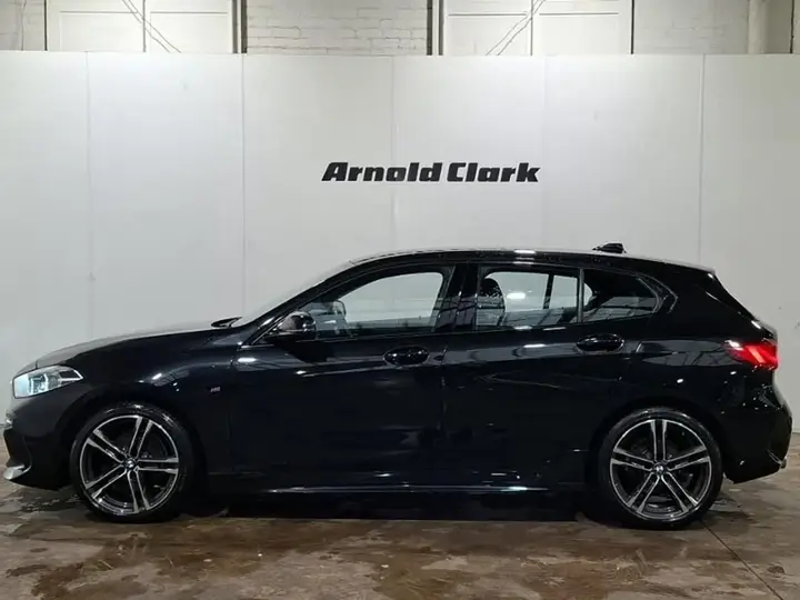 BMW 1 Series 2023 photo 4