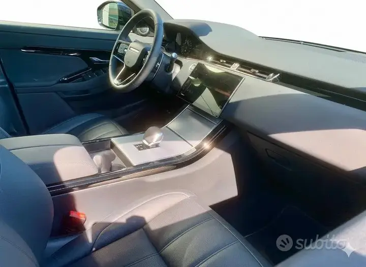 Land Rover Evoque 2024 photo 3