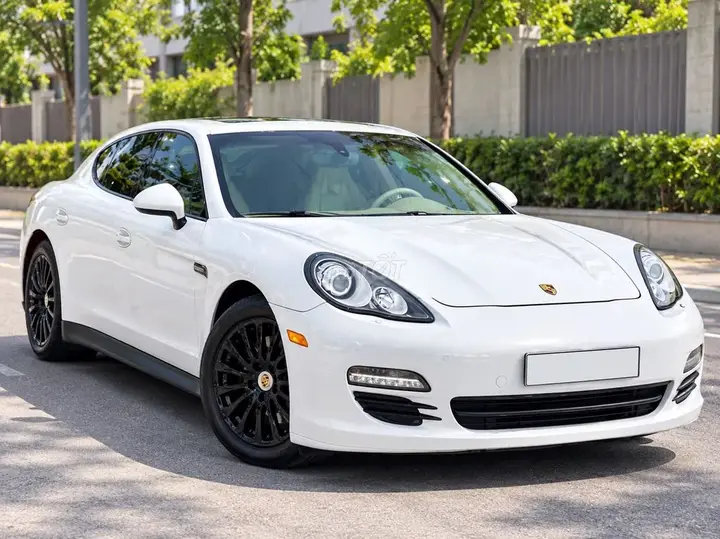 Porsche Panamera 2012 photo 2