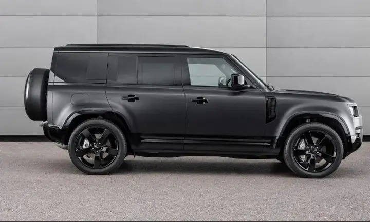 Land Rover Defender 110 2026 photo 4