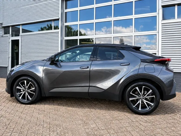 Toyota C-Hr 2025 photo 2