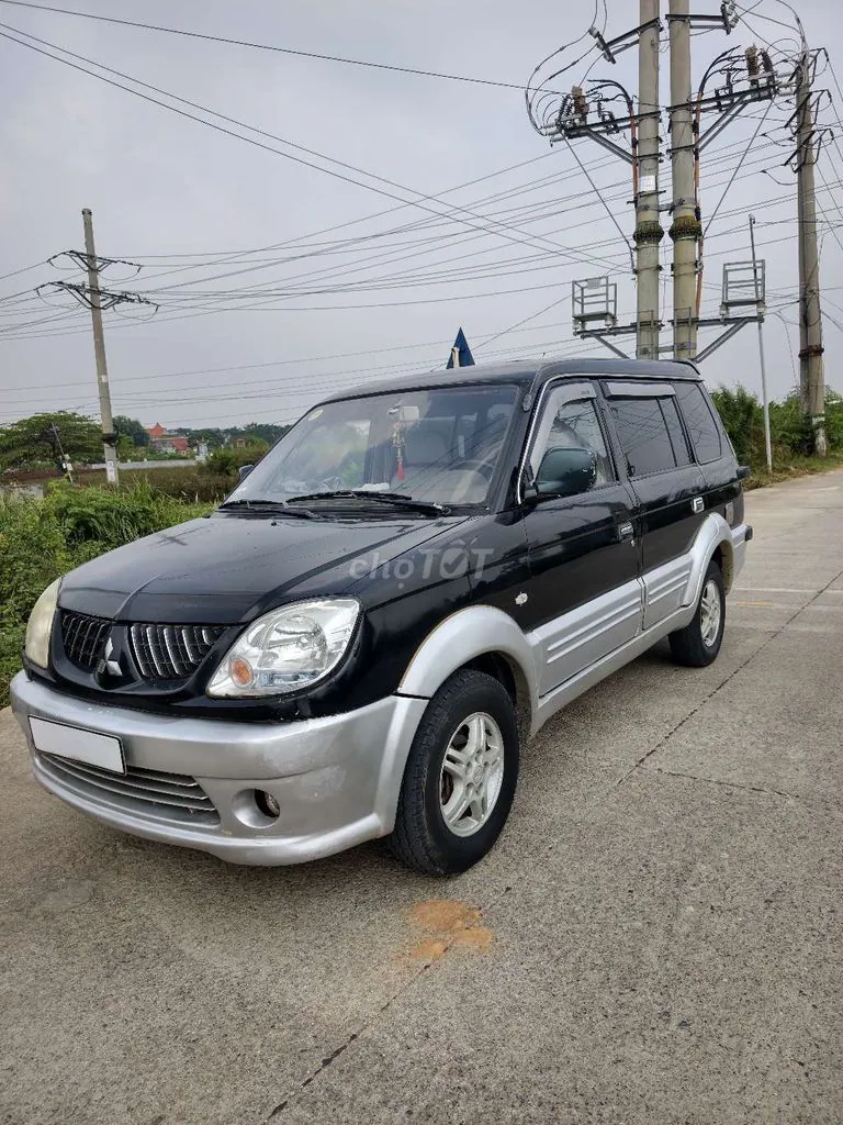 Mitsubishi Jolie