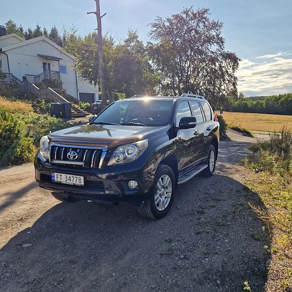 Toyota Land Cruiser 2011 photo 2