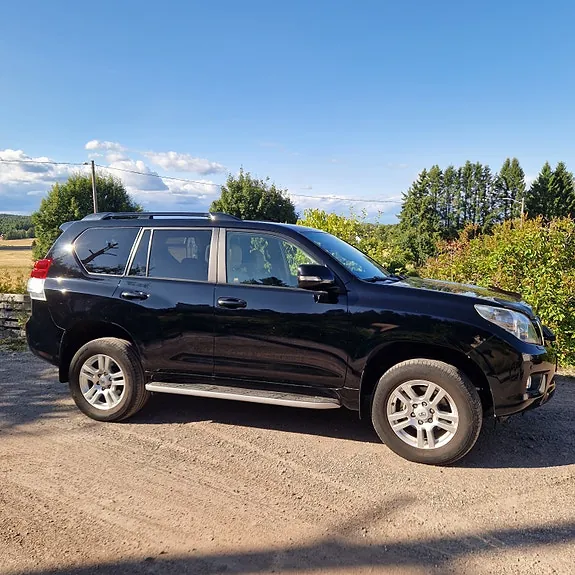 Toyota Land Cruiser 2011 photo 3