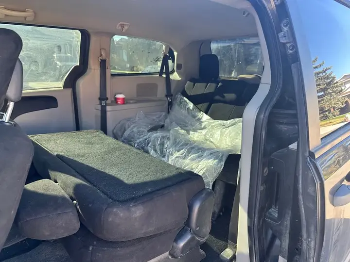 Dodge Caravan 2012 photo 3