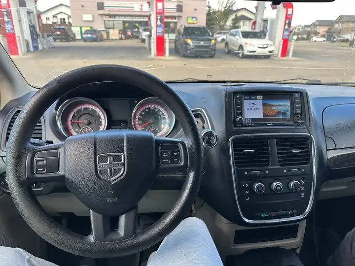 Dodge Caravan 2012 photo 2