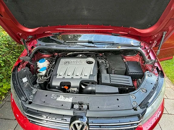 Volkswagen Touran 2011 photo 3