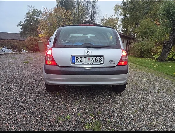 Renault Clio 2006 photo 2