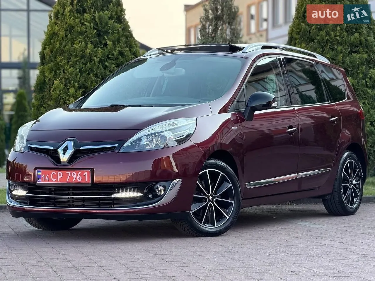 Renault Grand Scenic 2014 photo 2