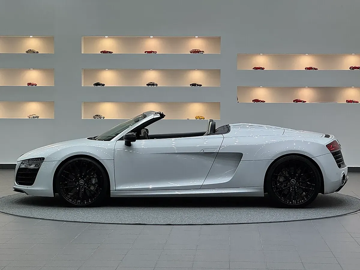 Audi R8 Spyder 2014 photo 2