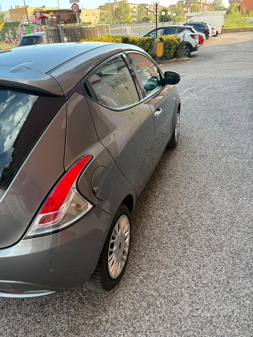 Lancia Ypsilon 2018 photo 2