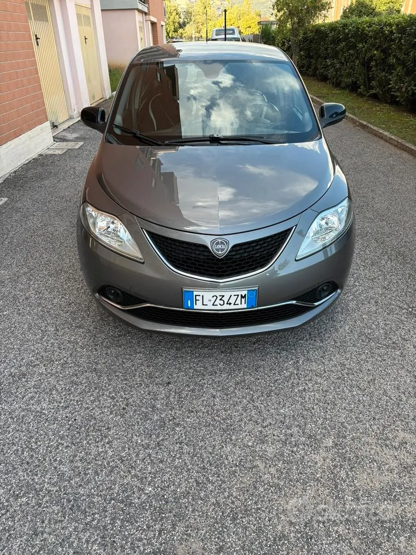 Lancia Ypsilon