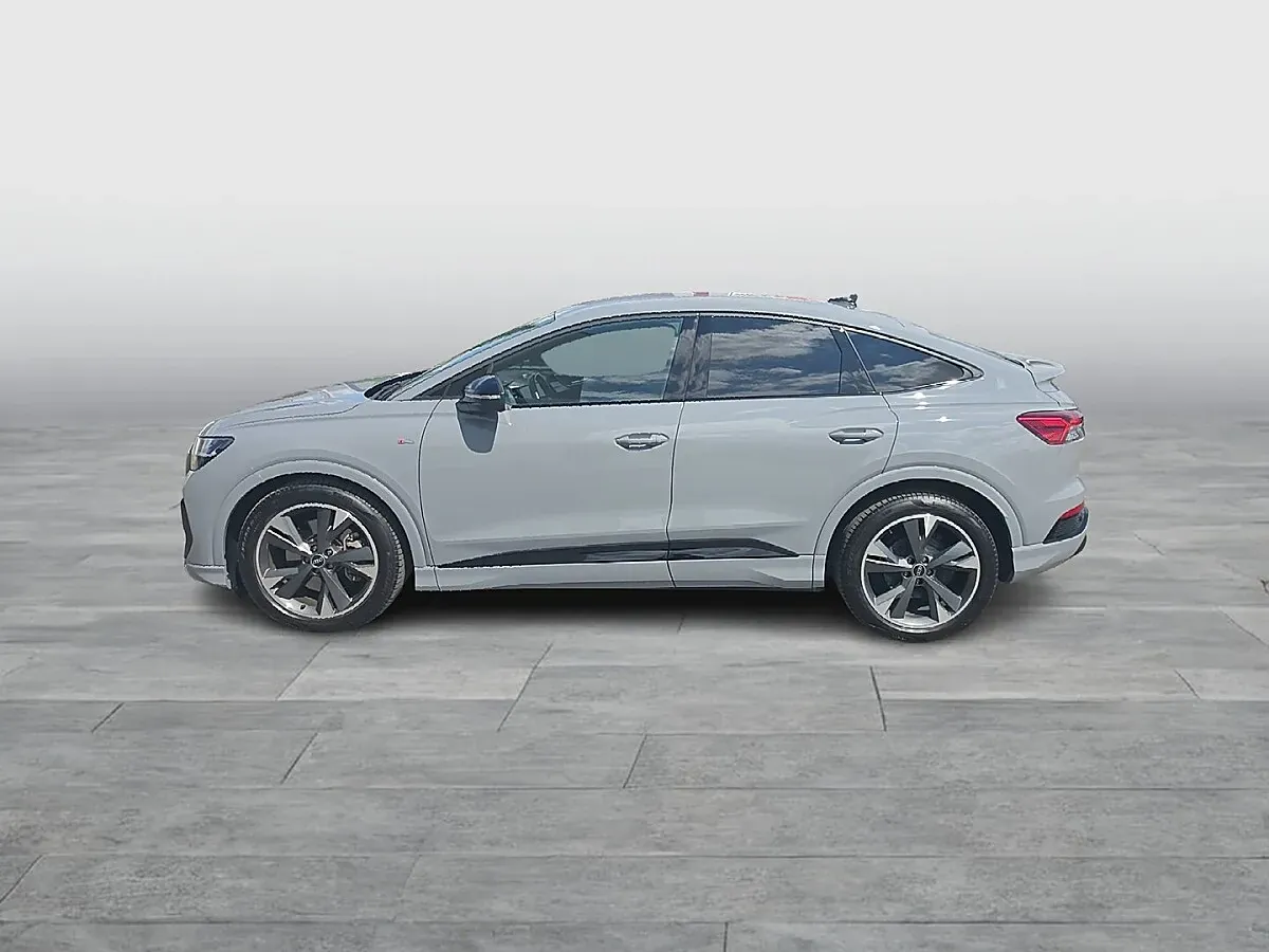 Audi Q4 2023 photo 2