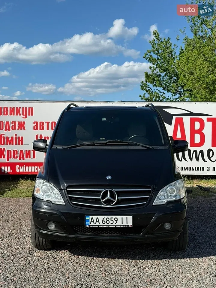 Mercedes-Benz Viano 2011 photo 2