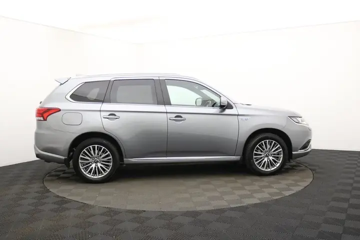 Mitsubishi Outlander 2020 photo 2