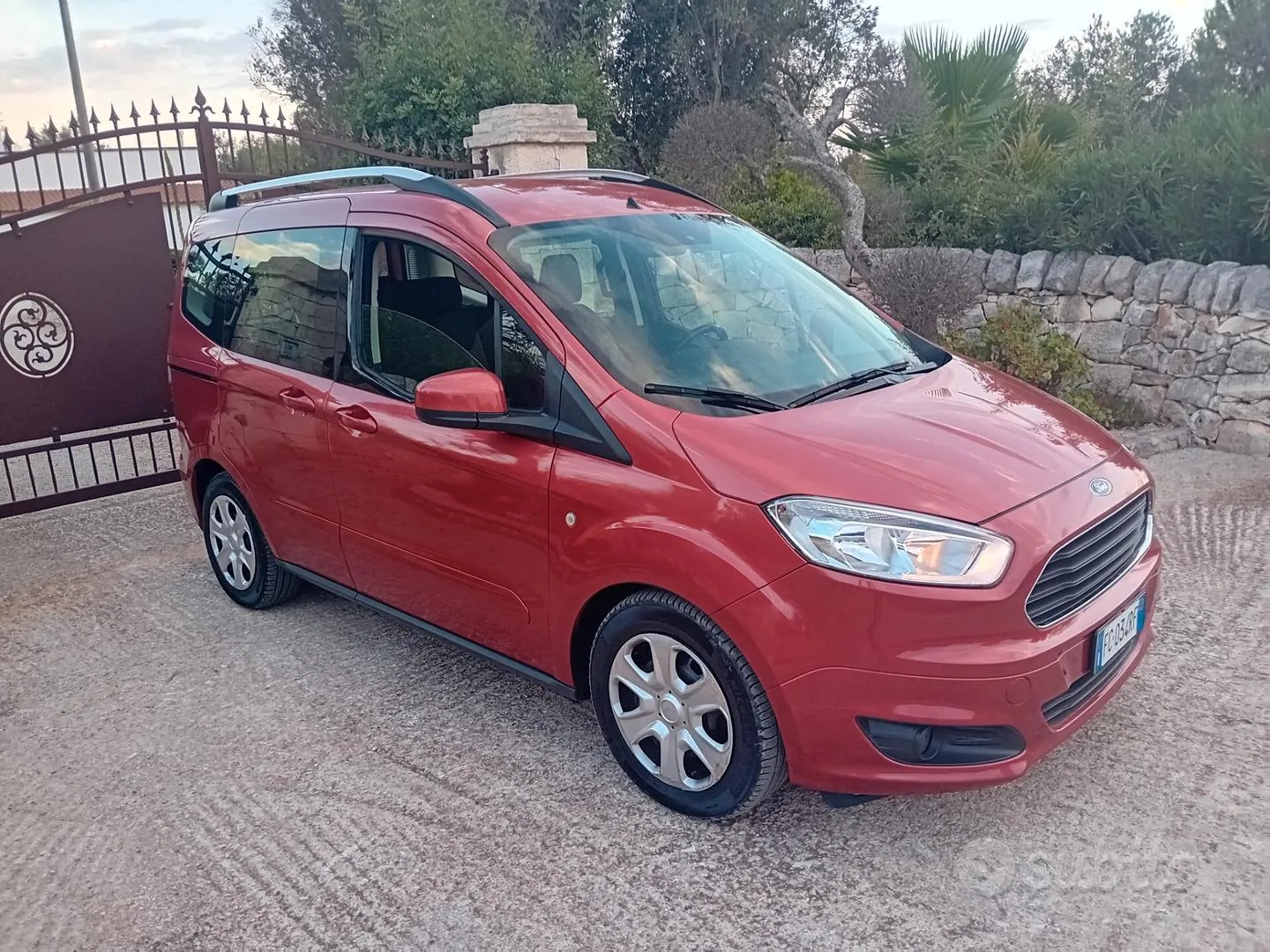Ford Tourneo Courier 2016 photo 2